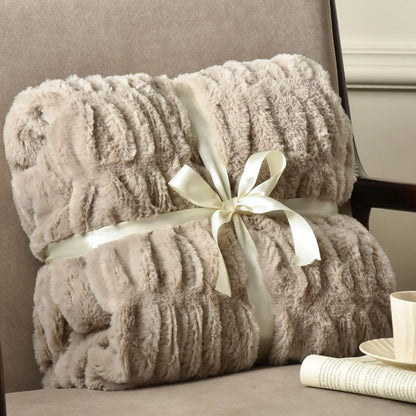 Faux Fur Throw — Luxuriously Soft, Reversible, and Perfectly Cozy for Fall & Winter