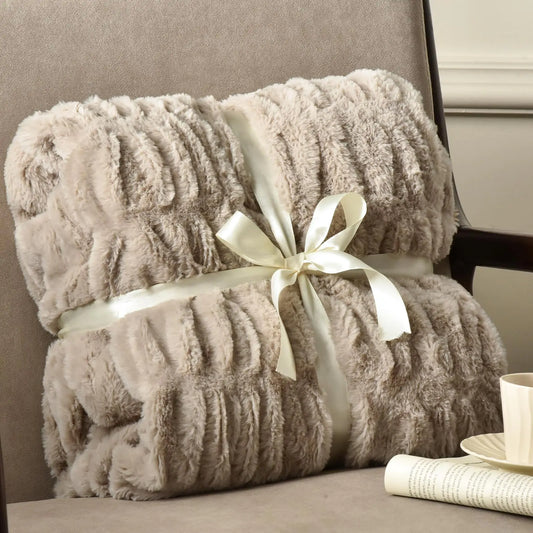 Faux Fur Throw — Luxuriously Soft, Reversible, and Perfectly Cozy for Fall & Winter
